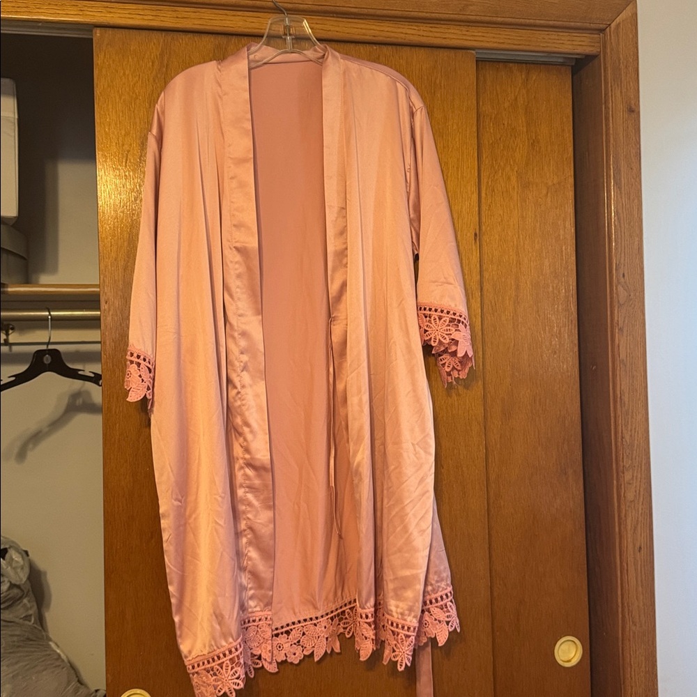Elegant Pink Lace Trim Robe